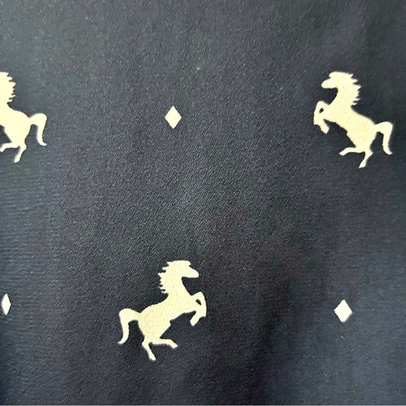 Adorable navy blouse with horses - Picture 4 of 4